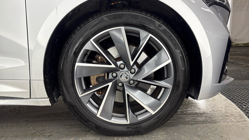 SKODA ENYAQ Image 20