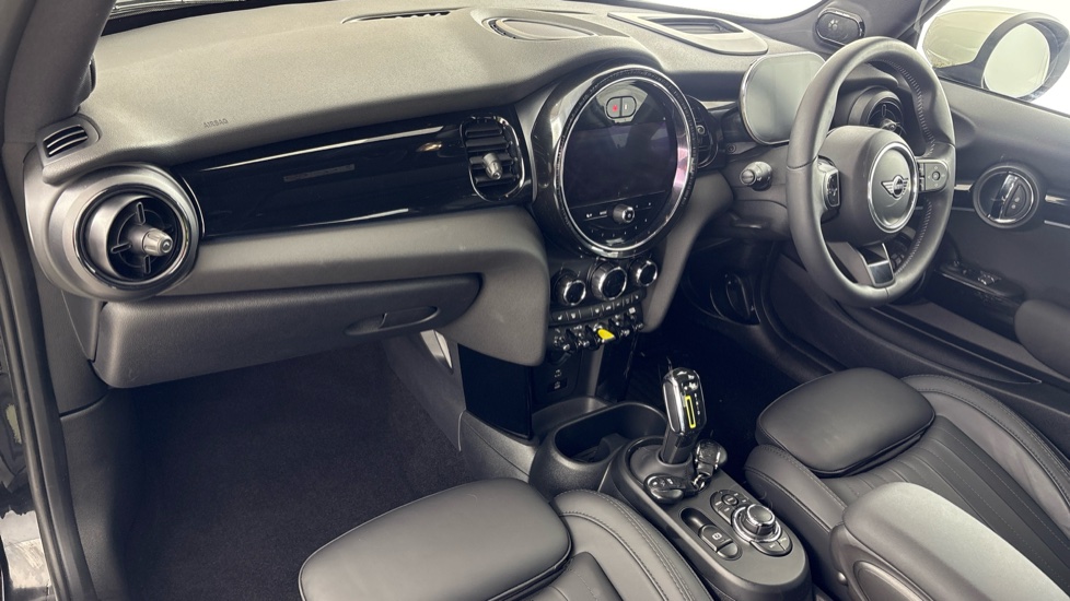 MINI HATCHBACK ELECTRIC 135kW Cooper S Level 3 33kWh 3dr Auto