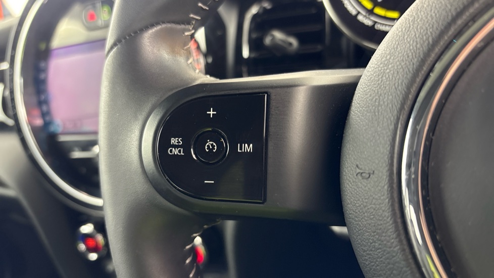 MINI HATCHBACK ELECTRIC 135kW Cooper S Level 3 33kWh 3dr Auto