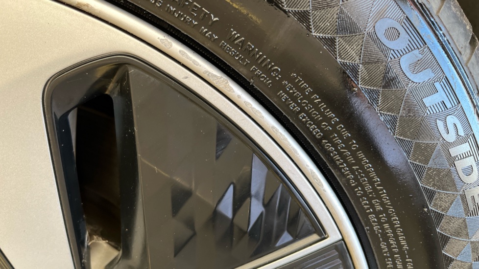 MG ZS Scuff
