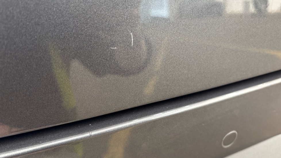 MG MG4 chips and scratches