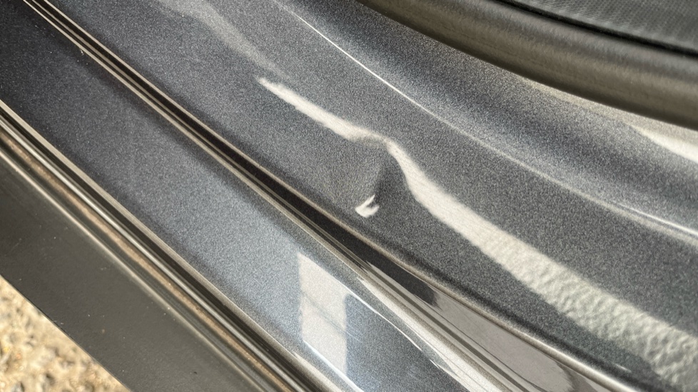MG MG4 dents and scratches