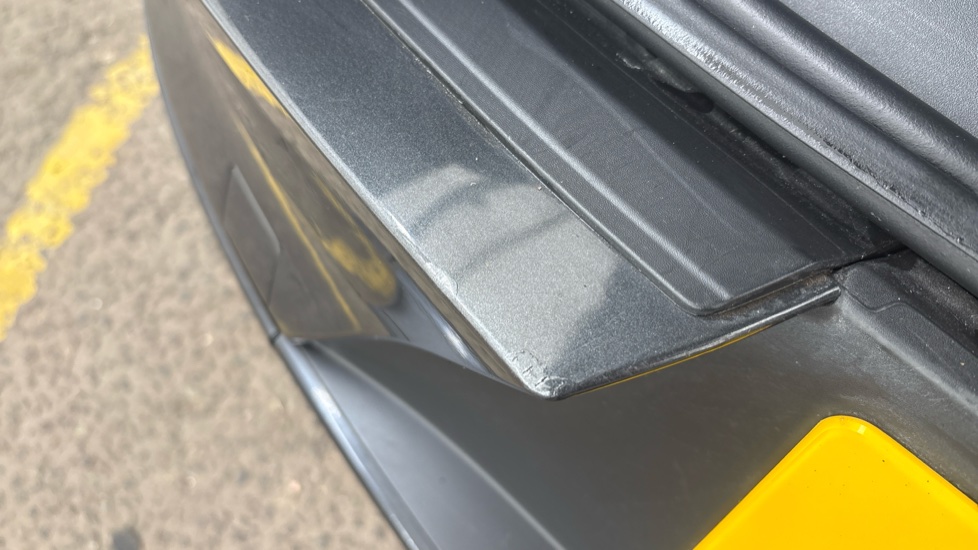 JAGUAR I-PACE chips and scratches