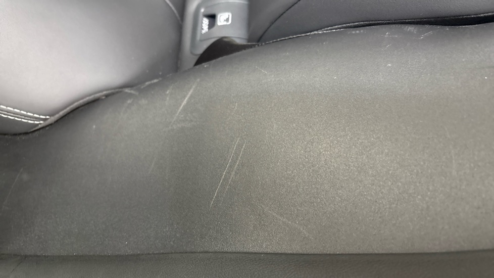 JAGUAR I-PACE scratches