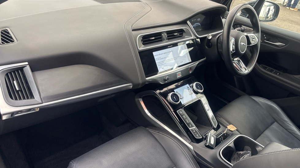 JAGUAR I-PACE Image 10