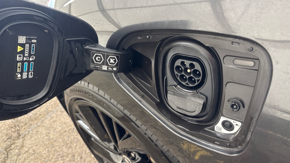 JAGUAR I-PACE Image 21