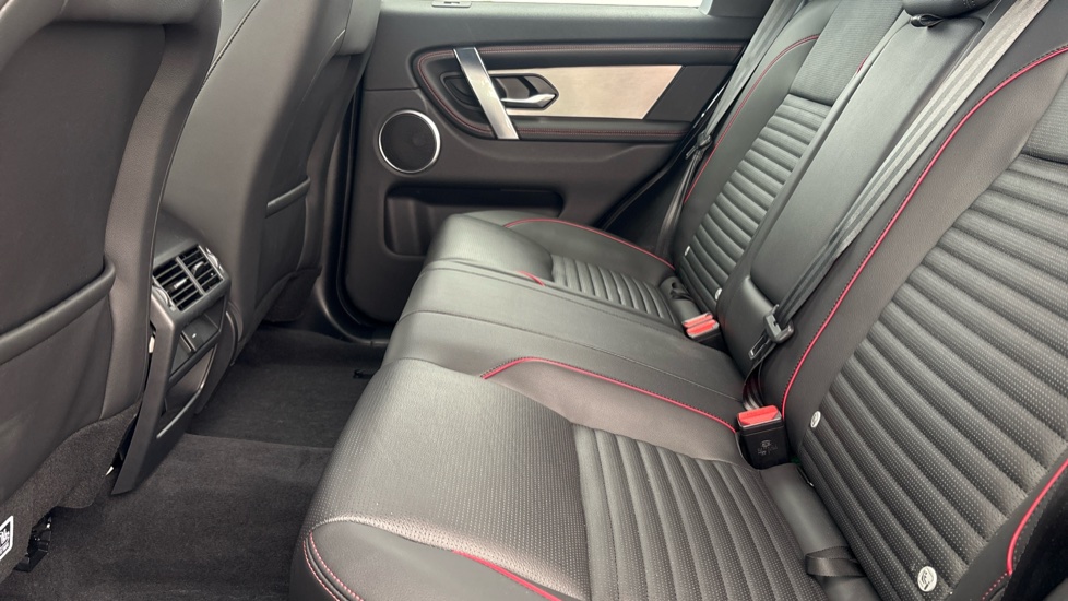LAND ROVER DISCOVERY SPORT Image 14