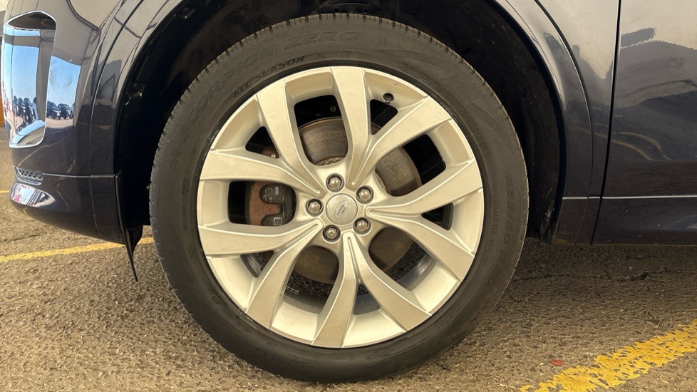 LAND ROVER DISCOVERY SPORT Image 17