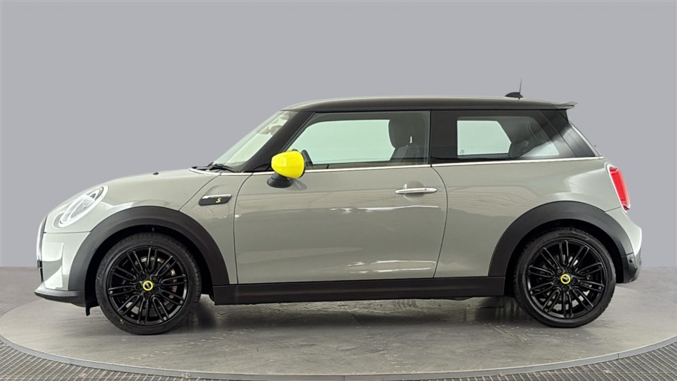 MINI HATCHBACK Image 2
