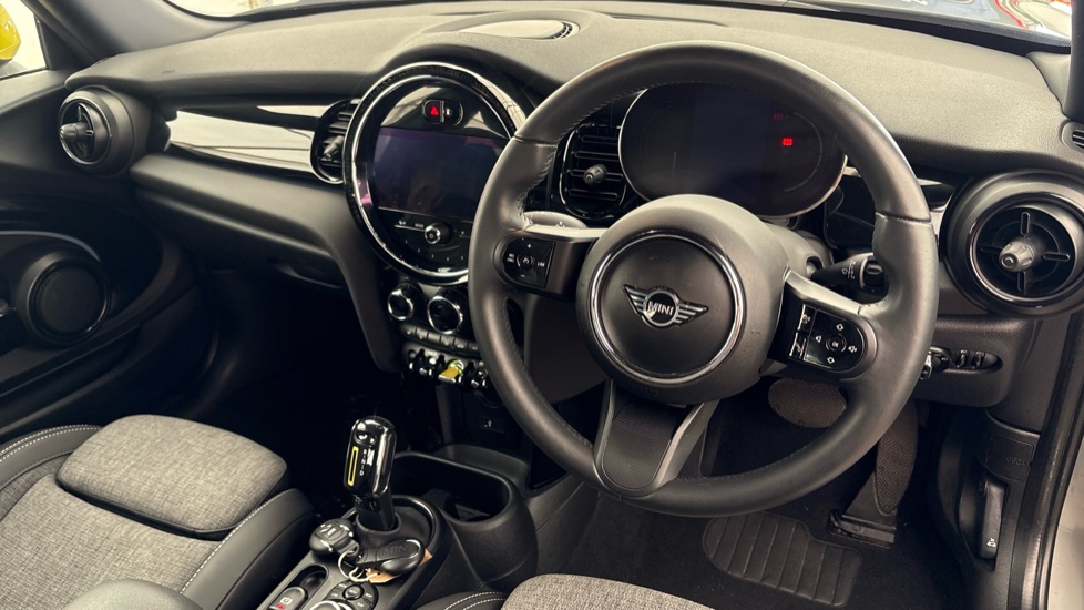 MINI HATCHBACK ELECTRIC 135kW Cooper S Level 2 33kWh 3dr Auto