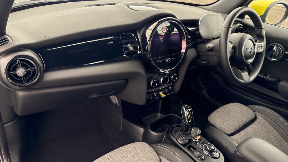 MINI HATCHBACK ELECTRIC 135kW Cooper S Level 2 33kWh 3dr Auto