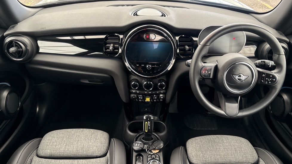MINI HATCHBACK Image 11