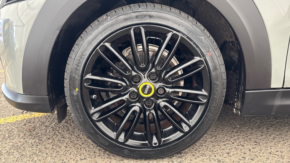 MINI HATCHBACK ELECTRIC 135kW Cooper S Level 2 33kWh 3dr Auto