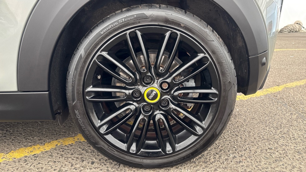 MINI HATCHBACK ELECTRIC 135kW Cooper S Level 2 33kWh 3dr Auto