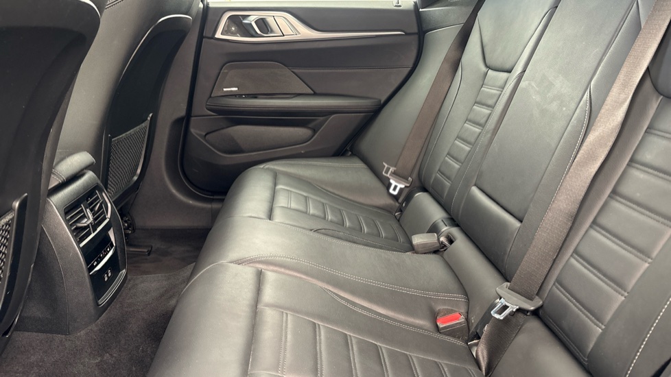 BMW I4 Image 14