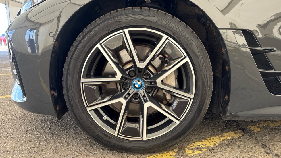 BMW I4 Image 17