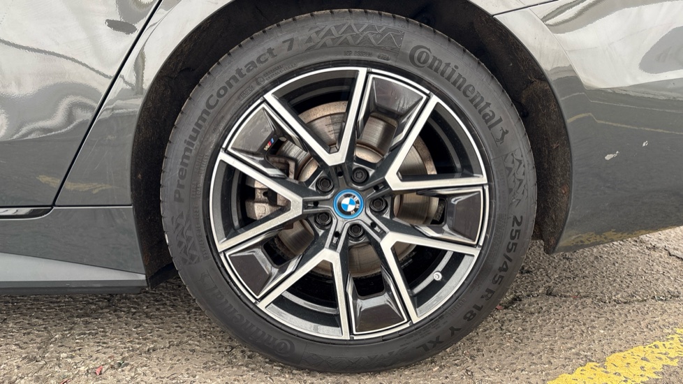 BMW I4 Image 18
