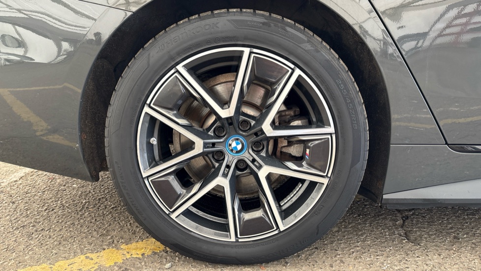 BMW I4 Image 19
