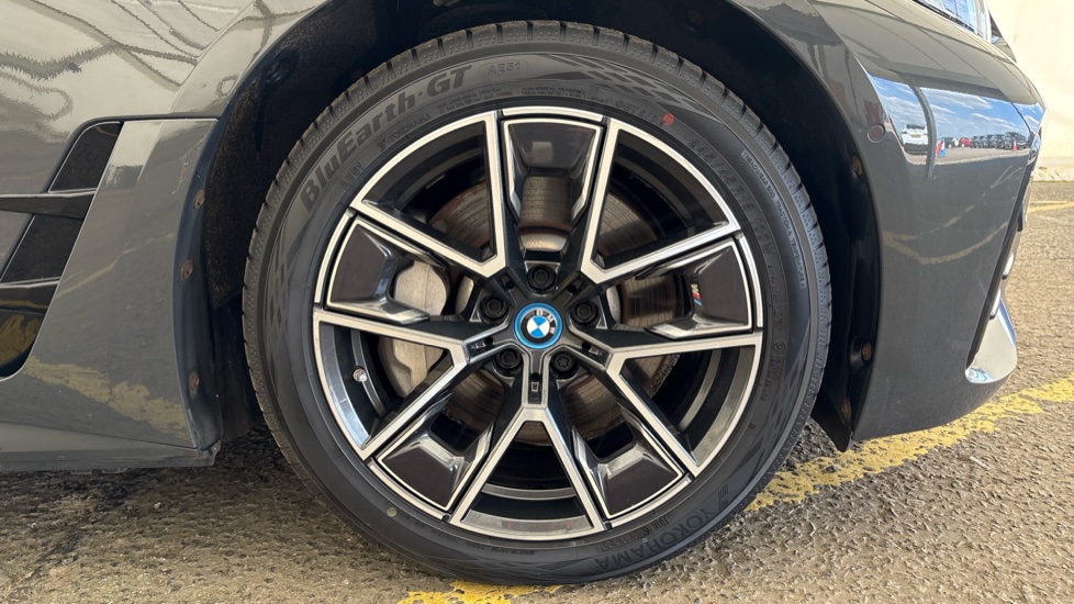 BMW I4 Image 20
