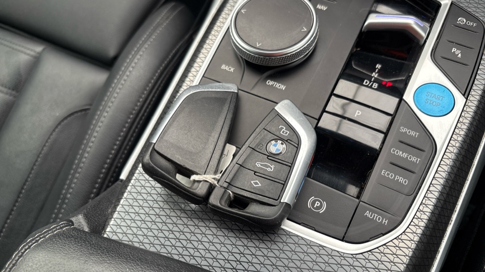BMW I4 2 keys available