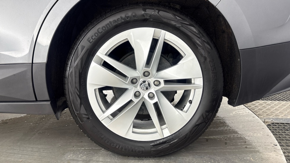 SKODA ENYAQ Image 18