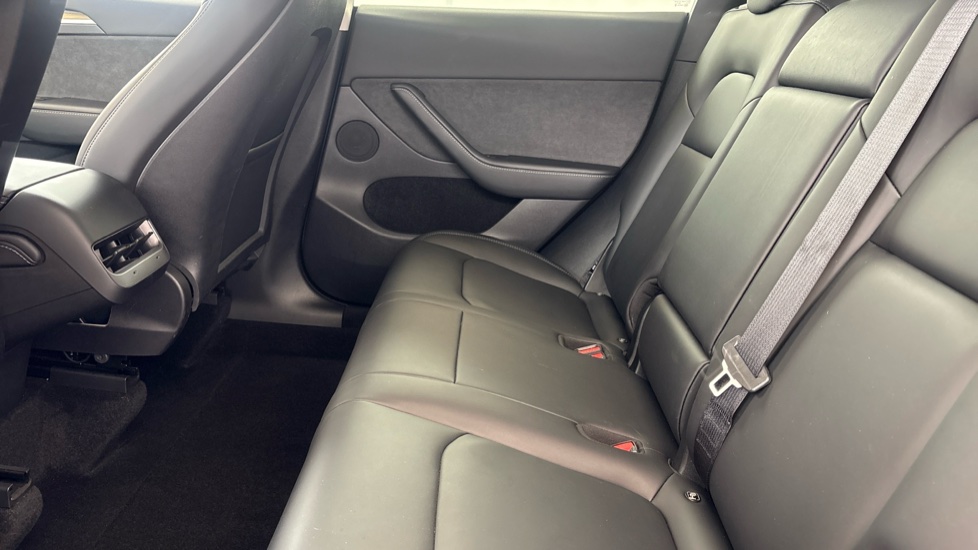 TESLA MODEL Y HATCHBACK RWD 5dr Auto