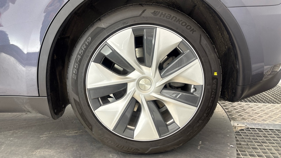 TESLA MODEL Y HATCHBACK RWD 5dr Auto