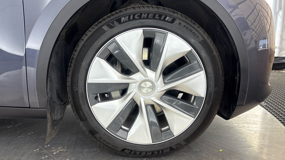 TESLA MODEL Y HATCHBACK RWD 5dr Auto