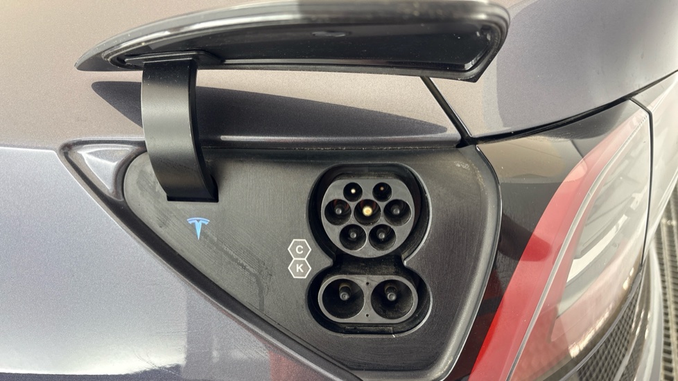 TESLA MODEL Y HATCHBACK RWD 5dr Auto