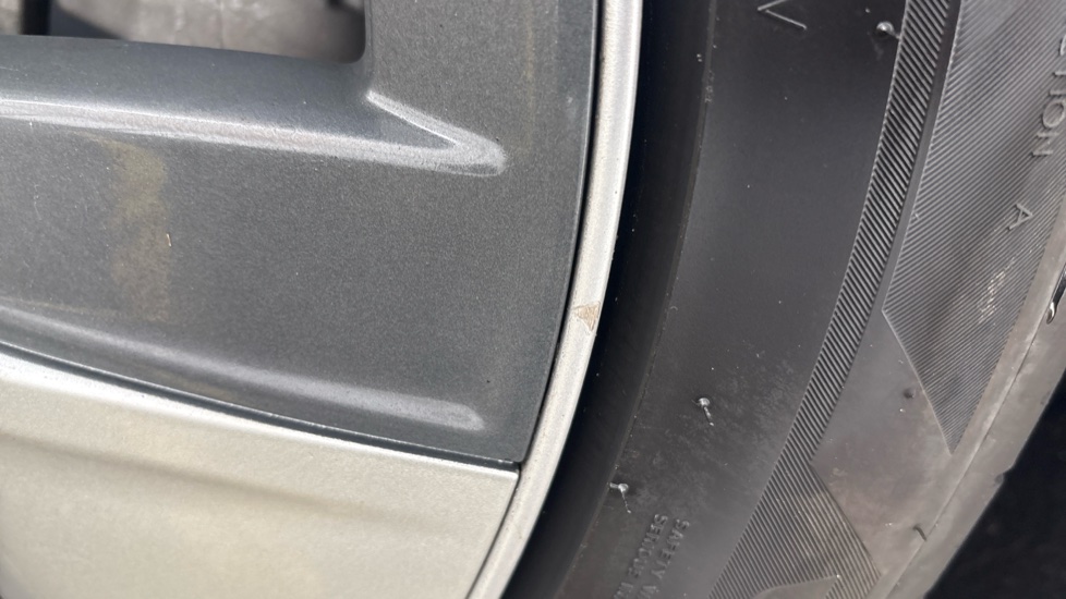 TESLA MODEL Y Scuff