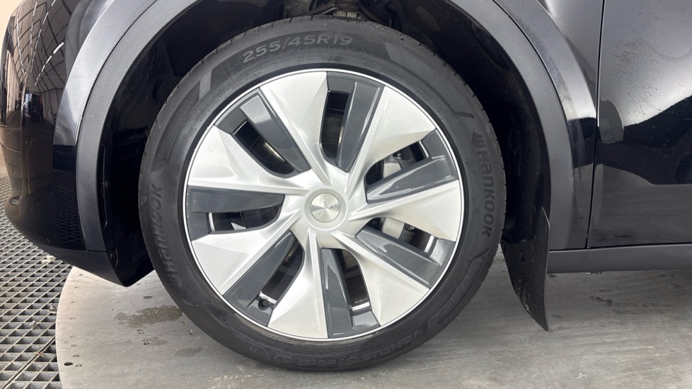 TESLA MODEL Y Image 17
