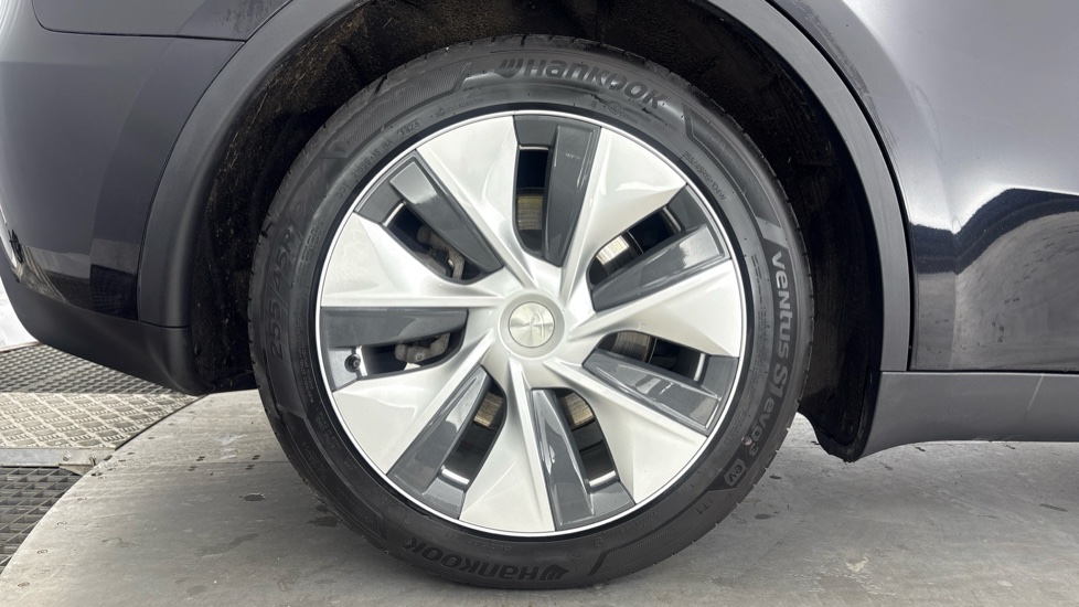 TESLA MODEL Y Image 19