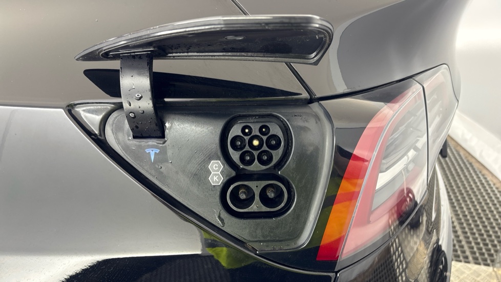 TESLA MODEL Y Image 21