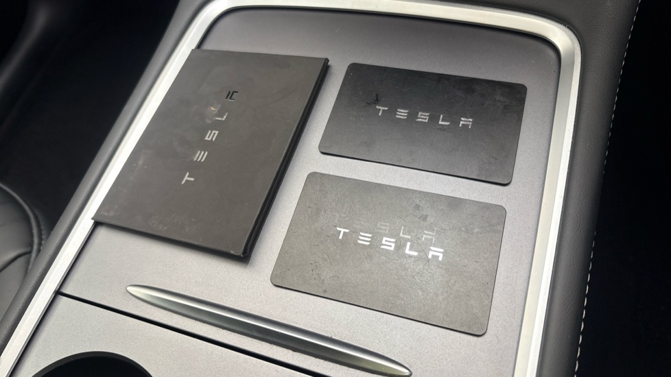 TESLA MODEL Y 2 keys available