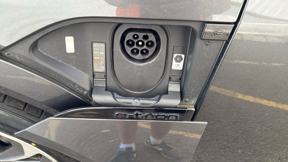 AUDI Q8 E-TRON ESTATE 300kW 55 Quattro 114kWh S Line 5dr Auto [Tech]