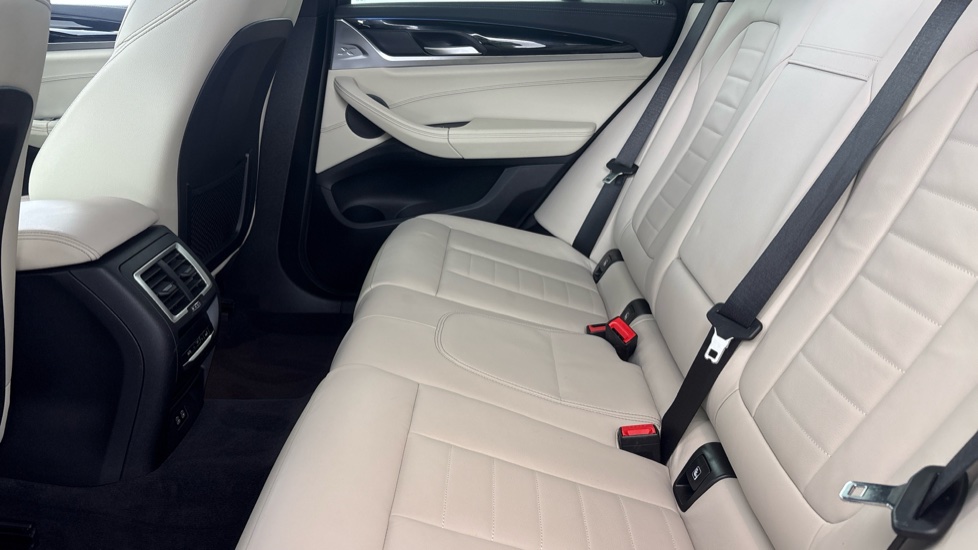 BMW iX3 Image 14