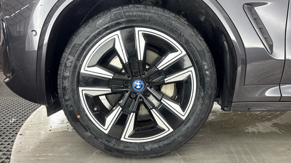 BMW iX3 Image 17