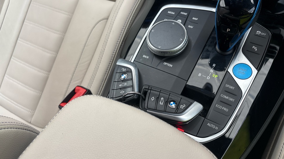 BMW iX3 2 keys available