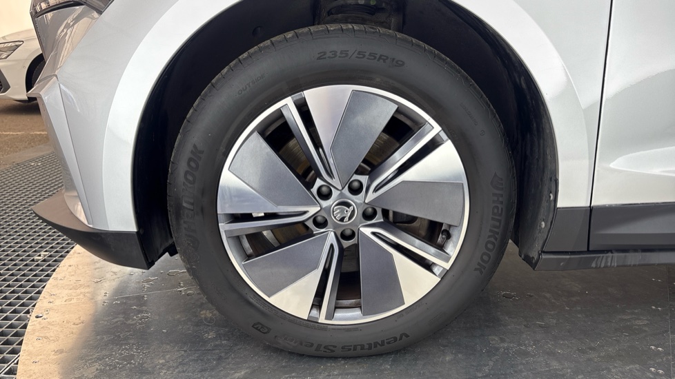 SKODA ENYAQ Image 17