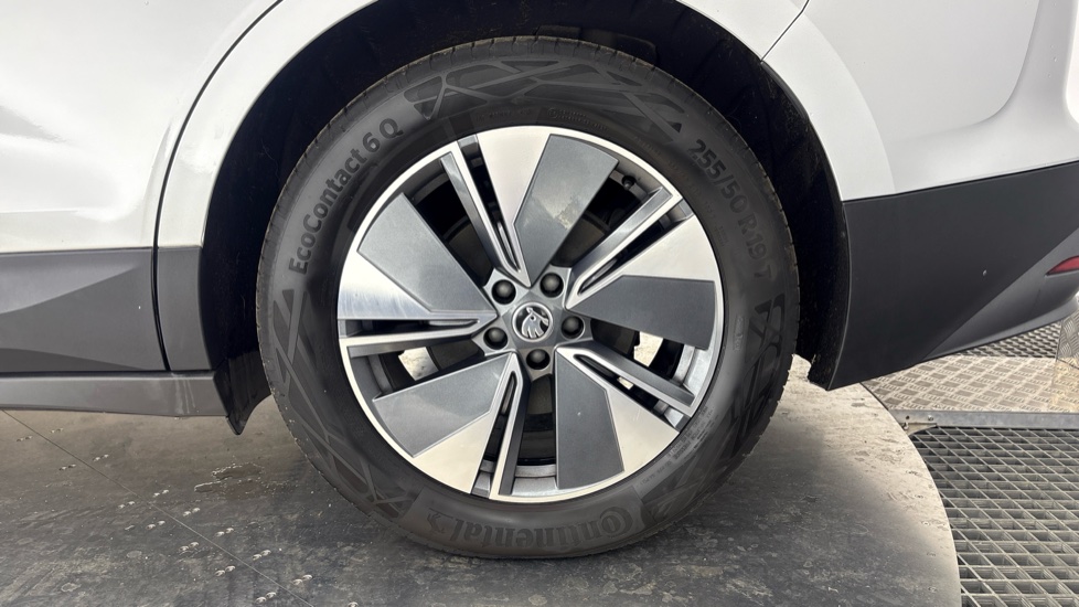 SKODA ENYAQ Image 18