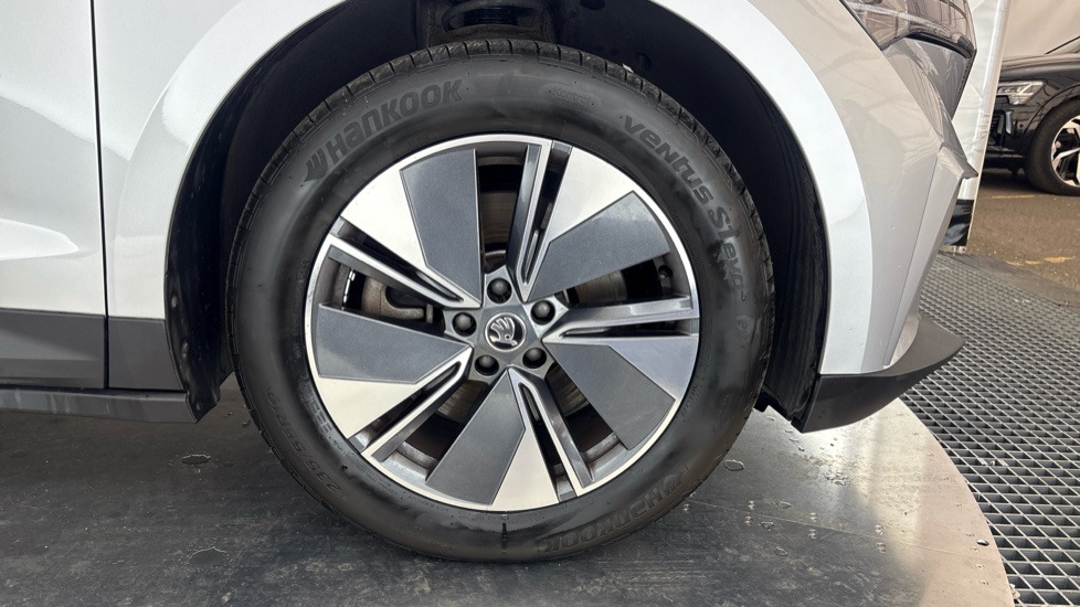 SKODA ENYAQ Image 20