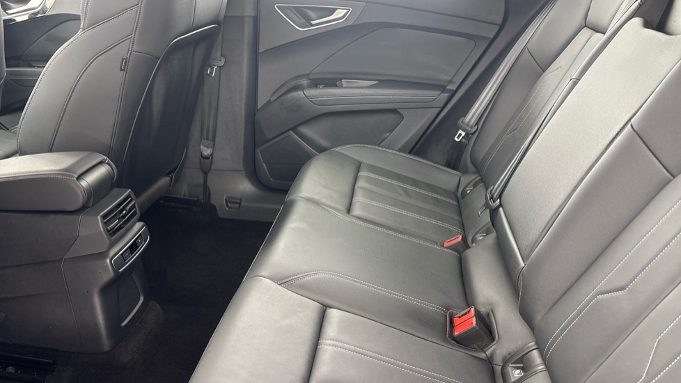AUDI Q4 E-TRON ESTATE 210kW 45 82kWh Sport 5dr Auto [Leather]
