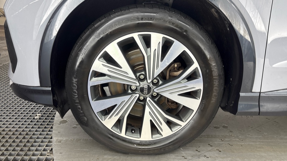 AUDI Q4 E-TRON ESTATE 210kW 45 82kWh Sport 5dr Auto [Leather]
