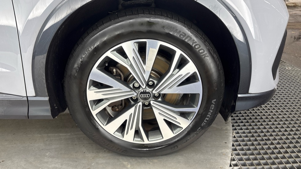 AUDI Q4 E-TRON ESTATE 210kW 45 82kWh Sport 5dr Auto [Leather]
