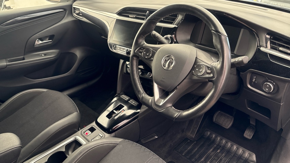 VAUXHALL CORSA Image 9