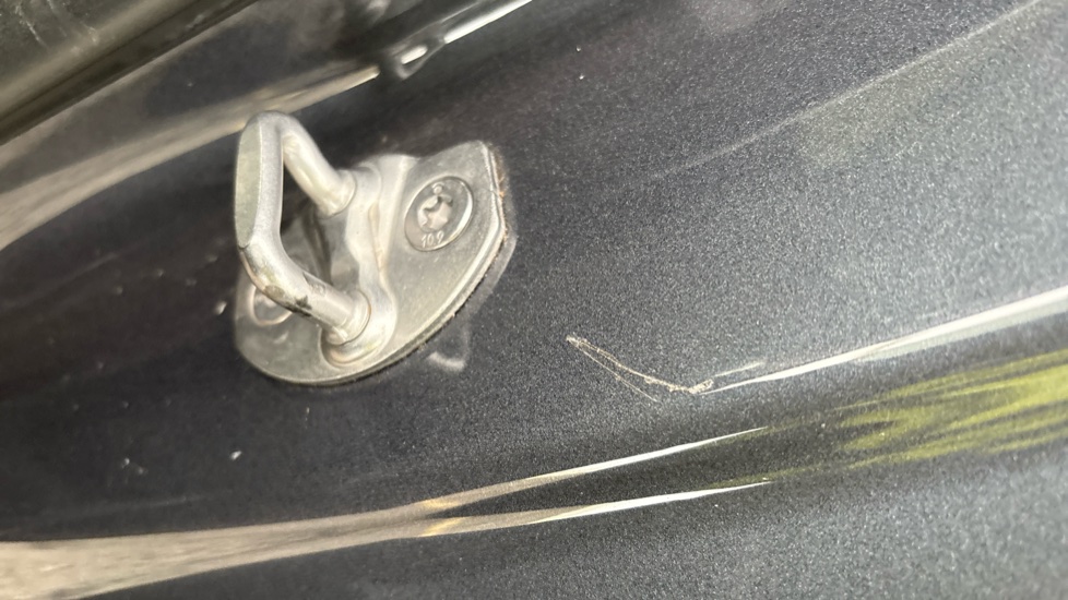 TESLA MODEL Y scratch