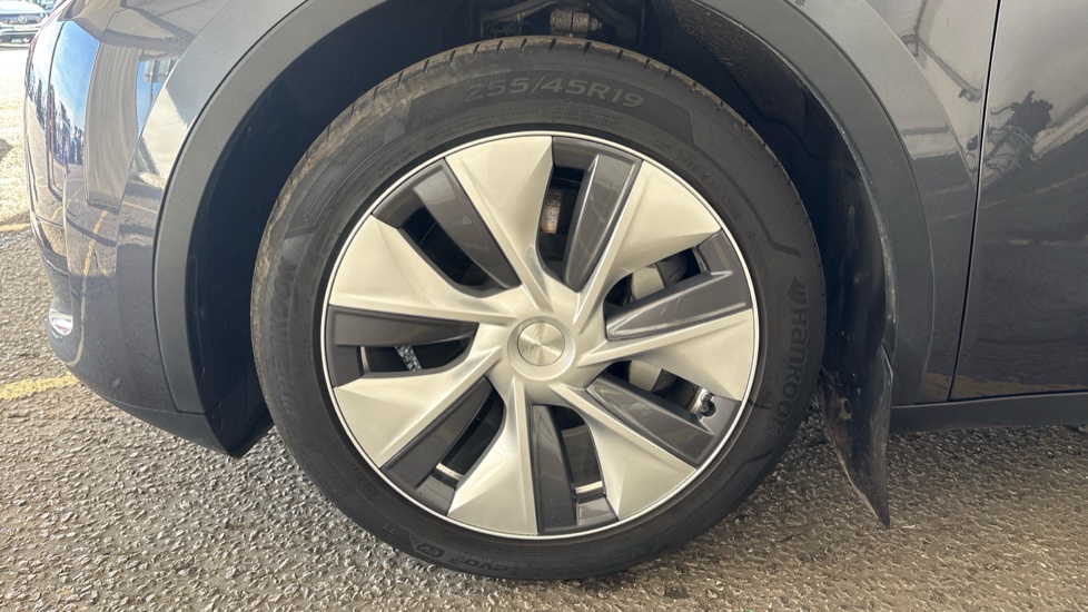 TESLA MODEL Y Image 17