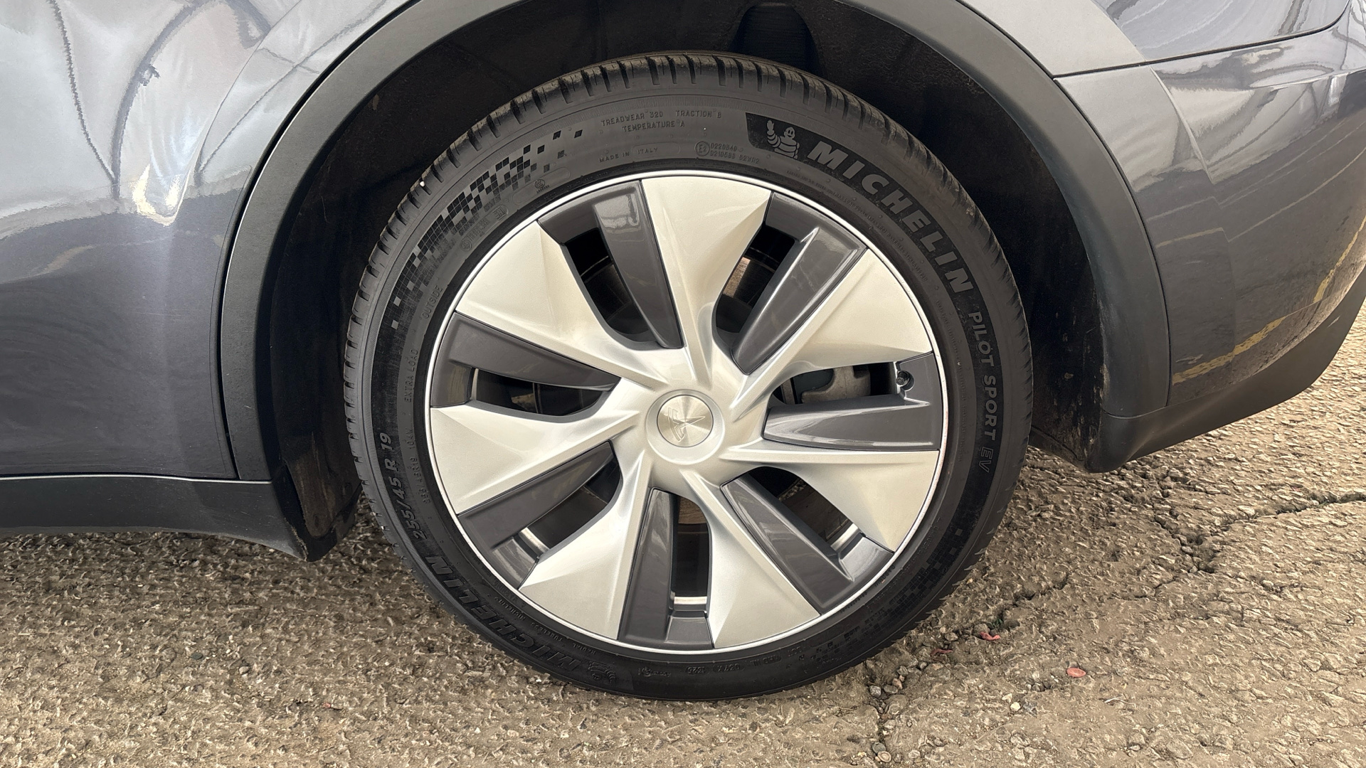 TESLA MODEL Y MODEL Y HATCHBACK RWD 5dr Auto