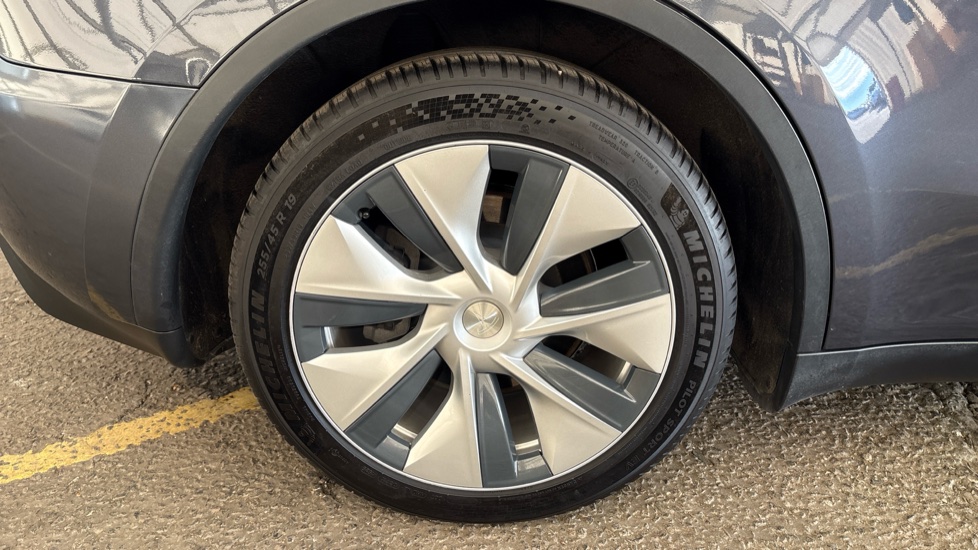 TESLA MODEL Y Image 19
