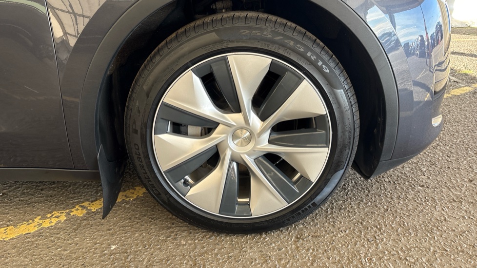 TESLA MODEL Y Image 20